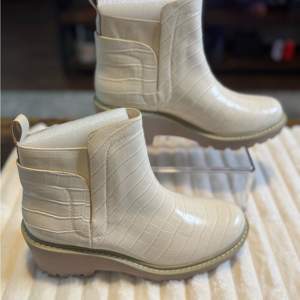 Trish Lucia Womens Platform Lug Sole Chelsea Boots Ankle High size 9